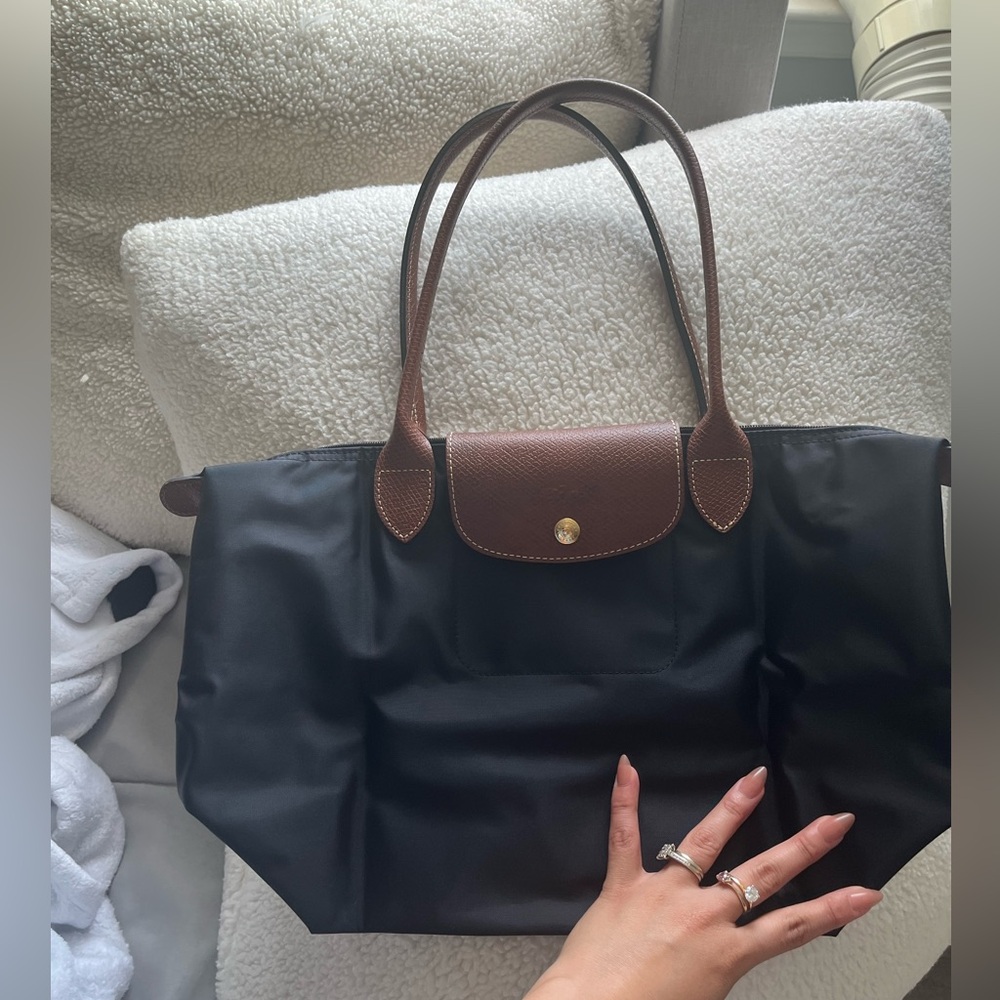 Longchamp MEDIUM WITH SHOULDER HANDLES